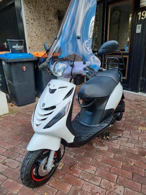 Piaggio Zip Sp Iget uitvoering snor ( bwjr 2020 ), Fietsen en Brommers, Scooters | Piaggio, Zo goed als nieuw, Zip, Ophalen