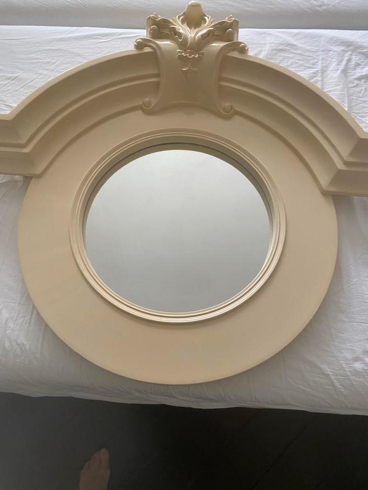 Ronde, aparte spiegel met Kuif - Crème, Huis en Inrichting, Woonaccessoires | Spiegels, Zo goed als nieuw, 75 tot 100 cm, Minder dan 100 cm