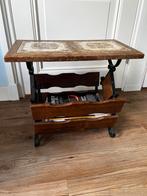 Retro krantenbak met prachtige tegels, Huis en Inrichting, Woonaccessoires | Krantenbakken en Lectuurbakken, Ophalen, Zo goed als nieuw