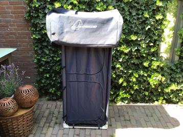 Te koop aangeboden: Hypercamp campingkast Blauw. beschikbaar voor biedingen