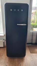 Matzwarte Smeg koelkast, Witgoed en Apparatuur, Met vriesvak, 200 liter of meer, Ophalen of Verzenden, Zo goed als nieuw