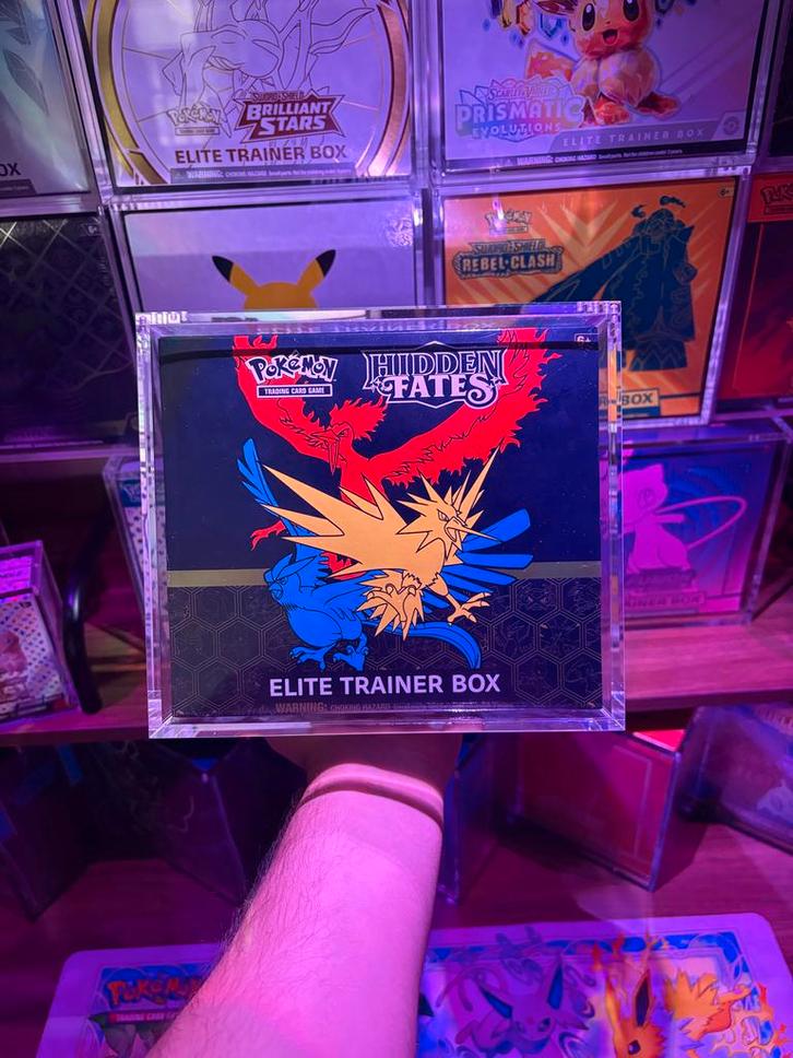 Pokémon Hidden Fates Elite Trainer Box, Hobby en Vrije tijd, Verzamelkaartspellen | Pokémon, Nieuw, Ophalen of Verzenden