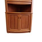 Vintage deense hoekkast, hoek vitrine met verlichting, Huis en Inrichting, Kasten | Buffetkasten, Ophalen, Gebruikt, Met deur(en)