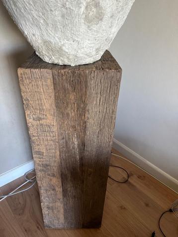 Houten zuil  beschikbaar voor biedingen