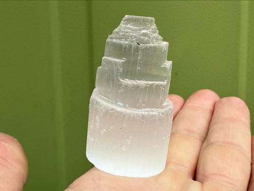 Witte Seleniet satijnspaat toren ijsberg mineralen, Verzamelen, Mineralen en Fossielen, Mineraal, Ophalen of Verzenden