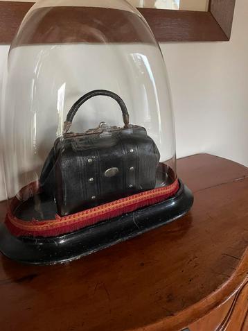 Antieke tas beschikbaar voor biedingen