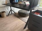 IDÄSEN | Bureau met stalen poten | Zwart & donkergrijs Ikea, Ophalen, Zo goed als nieuw