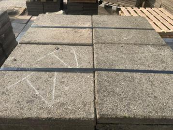 Scherp geprijsd: betontegels 50x50 & 40x60 Grijs op pallet beschikbaar voor biedingen