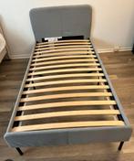 Ikea Slattum Bed - Grijze Stoffen Bekleding, Huis en Inrichting, Slaapkamer | Bedden, Ophalen, 90 cm, Eenpersoons, Zo goed als nieuw