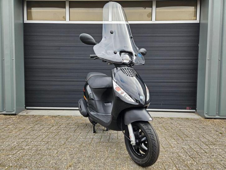 PIAGGIO ZIP 4T E4 SNOR BJ 06-2018 ZWART 2584 KM TOPSTAAT!, Fietsen en Brommers, Snorfietsen en Snorscooters, Zo goed als nieuw