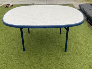 Stevige campingtafel circa 130 x 85 cm