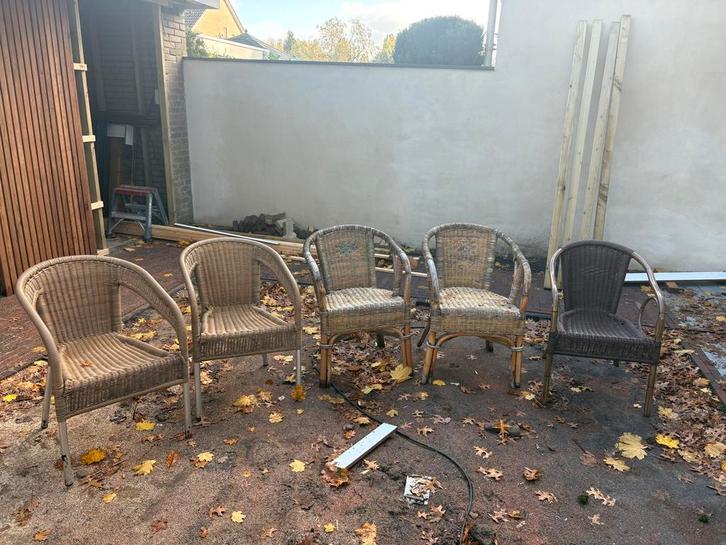 Gratis 5 Tuinstoelen - Kunststof & Rotan, Huis en Inrichting, Stoelen, Gebruikt, Vijf, Zes of meer stoelen, Kunststof, Bruin, Ophalen
