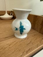 Vintage porseleinen vaasje met blauwe vogel zwaluw, Antiek en Kunst, Ophalen of Verzenden