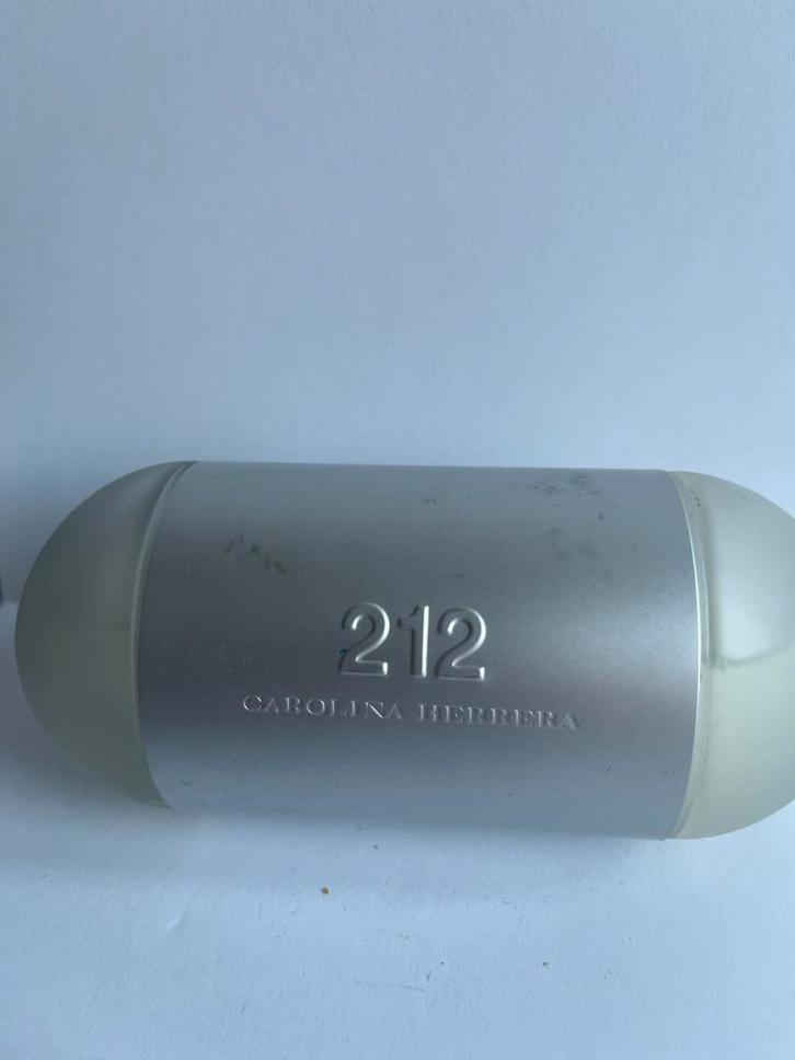 Carolina Herrera 212, Sieraden, Tassen en Uiterlijk, Uiterlijk | Parfum, Zo goed als nieuw, Ophalen of Verzenden