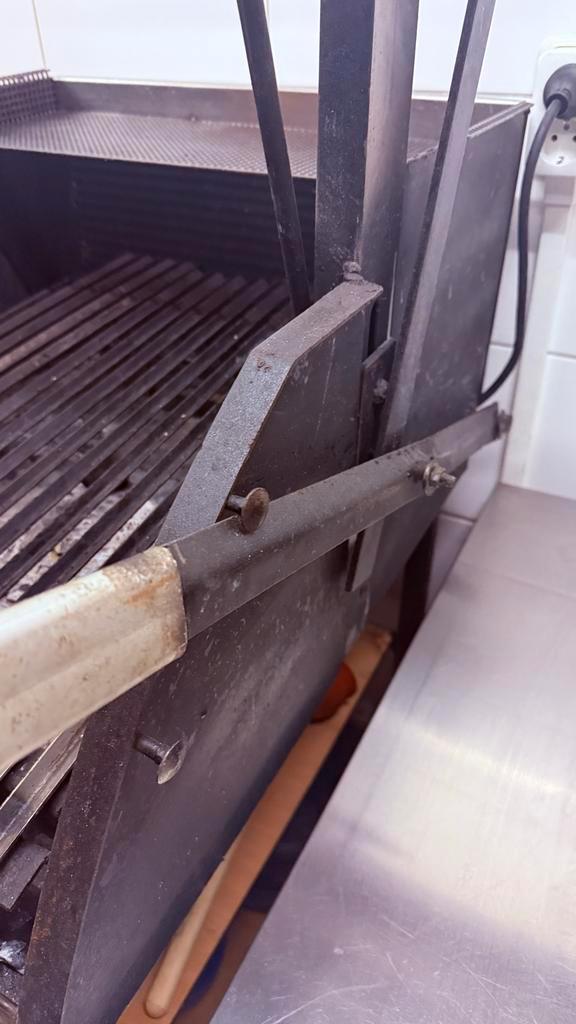 Barbecue Grill - Gebruikt, Tuin en Terras, Houtskoolbarbecues, Gebruikt, Ophalen of Verzenden