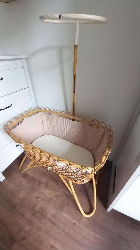 Rotan wieg met matras en bekleding, Kinderen en Baby's, Babywiegjes en Ledikanten, Gebruikt, Wieg, Ophalen