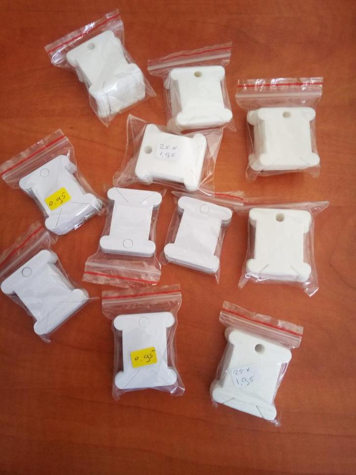 2 soorten bobbins voor borduurgaren/borduurzijde/splijtgaren, Hobby en Vrije tijd, Borduren en Borduurmachines, Nieuw, Borduurgaren of Zijde