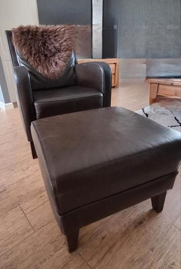 Lederen fauteuille met hocker