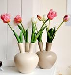 Tulpenvaas tuitvaas zacht beige, Huis en Inrichting, Woonaccessoires | Vazen, Minder dan 50 cm, Nieuw, Ophalen of Verzenden, Overige kleuren