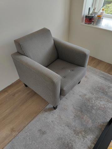 Gratis af te halen mooie stoel. beschikbaar voor biedingen