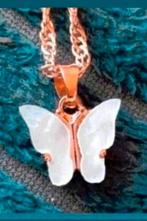 Ketting witte akoya parel steen vlinder, Verzenden, Nieuw, Goud, Met hanger