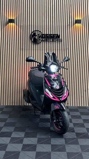 Piaggio Zip  |  Black & Pink Edition   | 4000KM beschikbaar voor biedingen