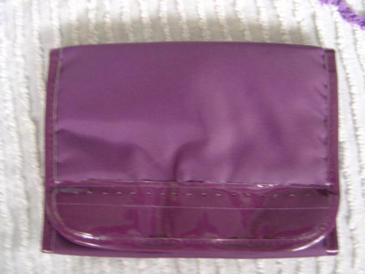 Paarse cosmetica etui, Sieraden, Tassen en Uiterlijk, Uiterlijk | Cosmetica en Make-up, Zo goed als nieuw, Paars, Ophalen of Verzenden