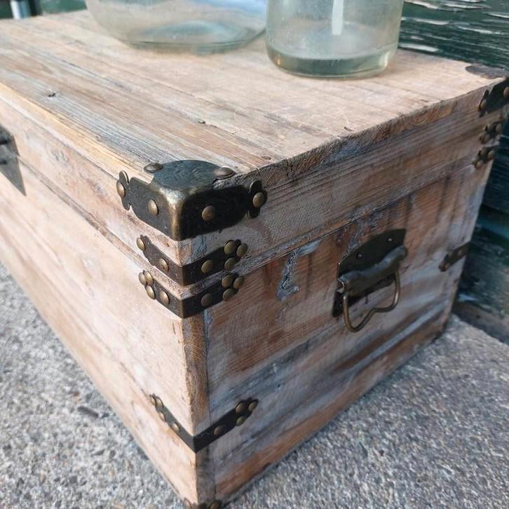 kist hout prachtige blikvanger, Huis en Inrichting, Woonaccessoires | Kisten, Zo goed als nieuw, Minder dan 50 cm, Minder dan 50 cm