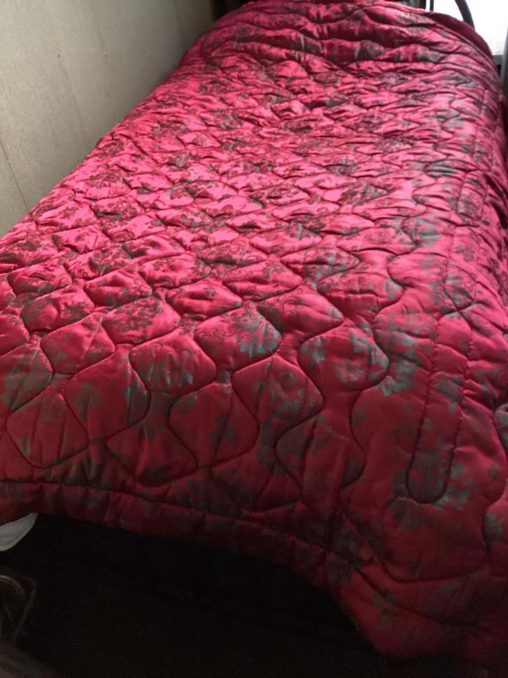 Vintage ,retro dikke,gewatteerde bedsprei,deken,140x195, Huis en Inrichting, Woonaccessoires | Plaids en Woondekens, Gebruikt