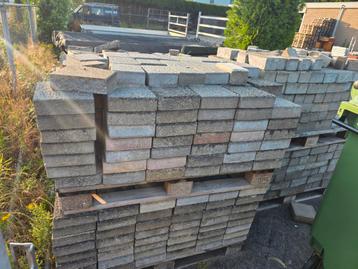 Terras tegels 20 x 20 en klinkers  60m² beschikbaar voor biedingen