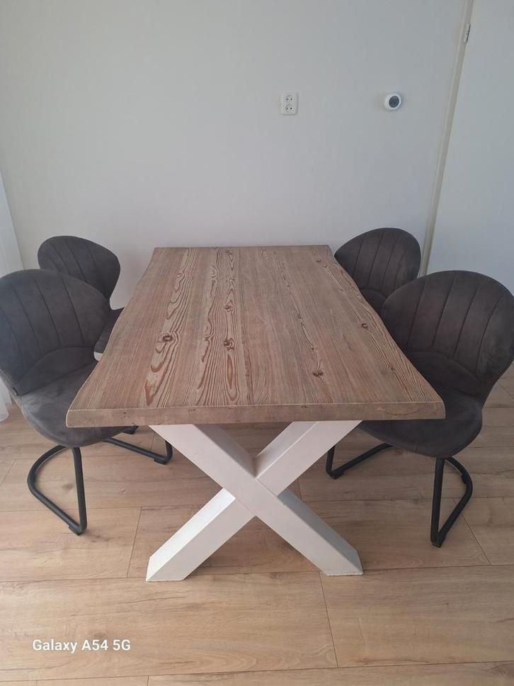 Robuuste Eettafel met 4 Stoelen, Huis en Inrichting, Tafels | Eettafels, Zo goed als nieuw, 100 tot 150 cm, 150 tot 200 cm, Vijf personen of meer