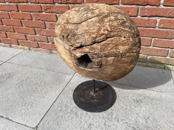 Houten ornament / wiel op stalen standaard. beschikbaar voor biedingen