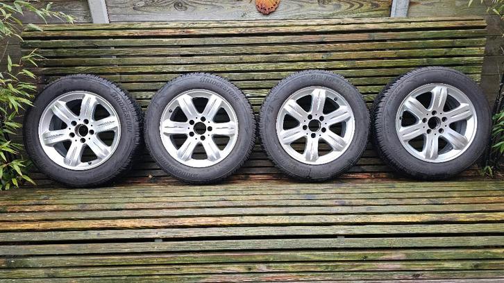 Winterset met z.g.a.n. Bridgestone banden Mercedes E-klasse, Auto-onderdelen, Banden en Velgen, Velg(en), Winterbanden, 16 inch
