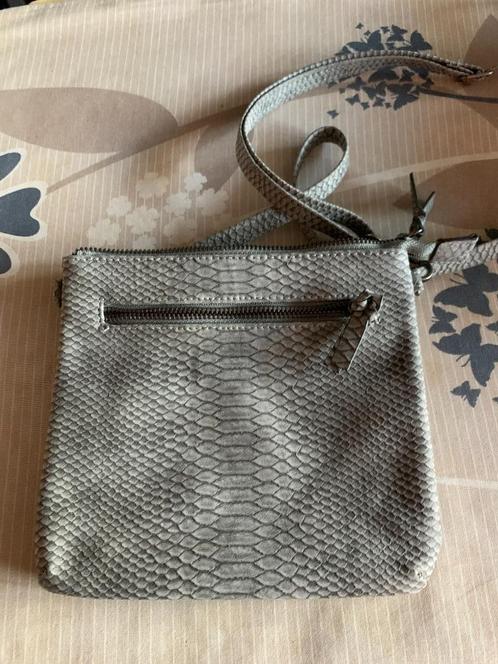 Dutch Arrows grey snakeprint dames tasje(nr.12 D4), Sieraden, Tassen en Uiterlijk, Tassen | Damestassen, Gebruikt, Schoudertasje