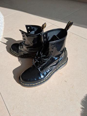 Dr. Martens mt40eu leer lak zwart beschikbaar voor biedingen