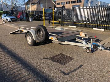 Autotransporter, autoambulance kleine auto's beschikbaar voor biedingen