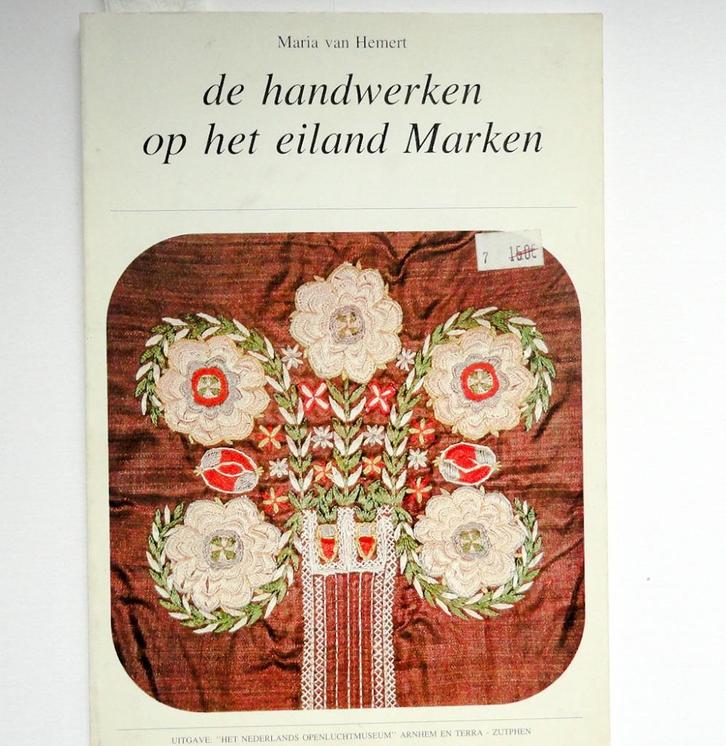 Boek de handwerken op het eiland Marken, Boeken, Mode, Zo goed als nieuw, Overige onderwerpen, Ophalen of Verzenden
