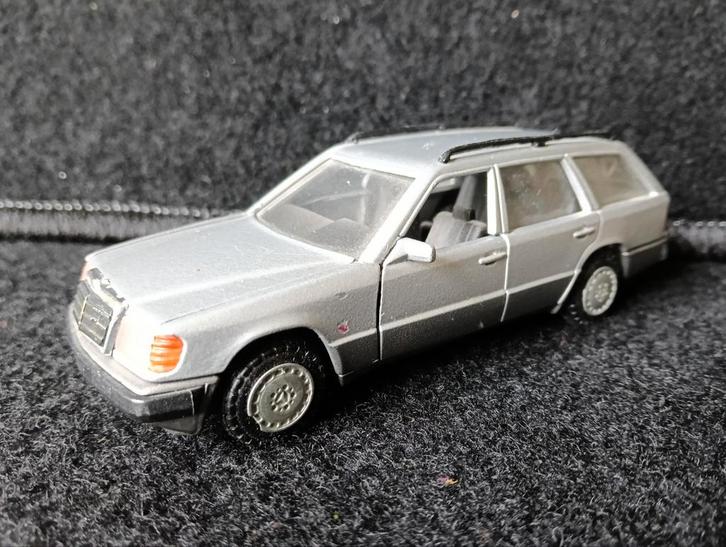 Conrad Mercedes Benz 200TD 300 TD, 1:35, Hobby en Vrije tijd, Modelauto's | 1:32, Gebruikt, Auto, Overige merken, Ophalen of Verzenden