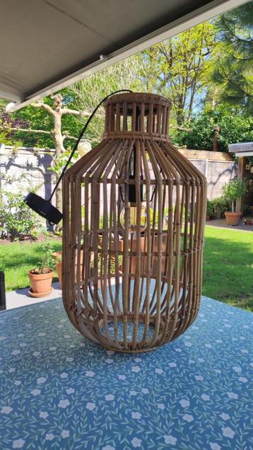 Grote rotan hanglamp beschikbaar voor biedingen
