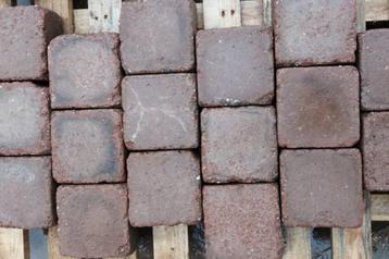 137.6m2 Gebruikte betonklinkers / Cobblestones 14x14 rood beschikbaar voor biedingen