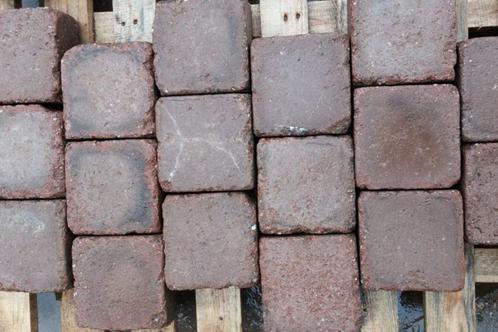 137.6m2 Gebruikte betonklinkers / Cobblestones 14x14 rood, Tuin en Terras, Tegels en Klinkers, Gebruikt, Klinkers, Beton, 10 m² of meer