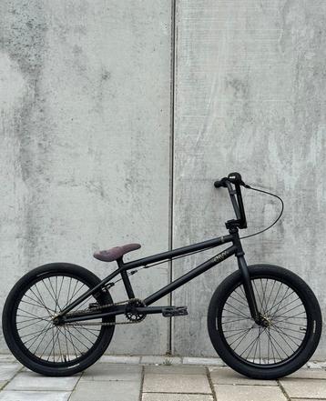 BMX WeThePeople ENVY 21.25” freestyle fiets met remmen pegs beschikbaar voor biedingen