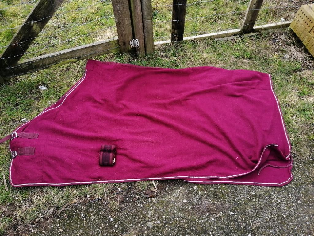 Rode fleecedeken 195 met singel, Dieren en Toebehoren, Ophalen of Verzenden, Gebruikt, Deken