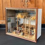 Diorama miniatuur stal met paarden in vitrine box 30 breed, Ophalen of Verzenden, Gebruikt, Diorama