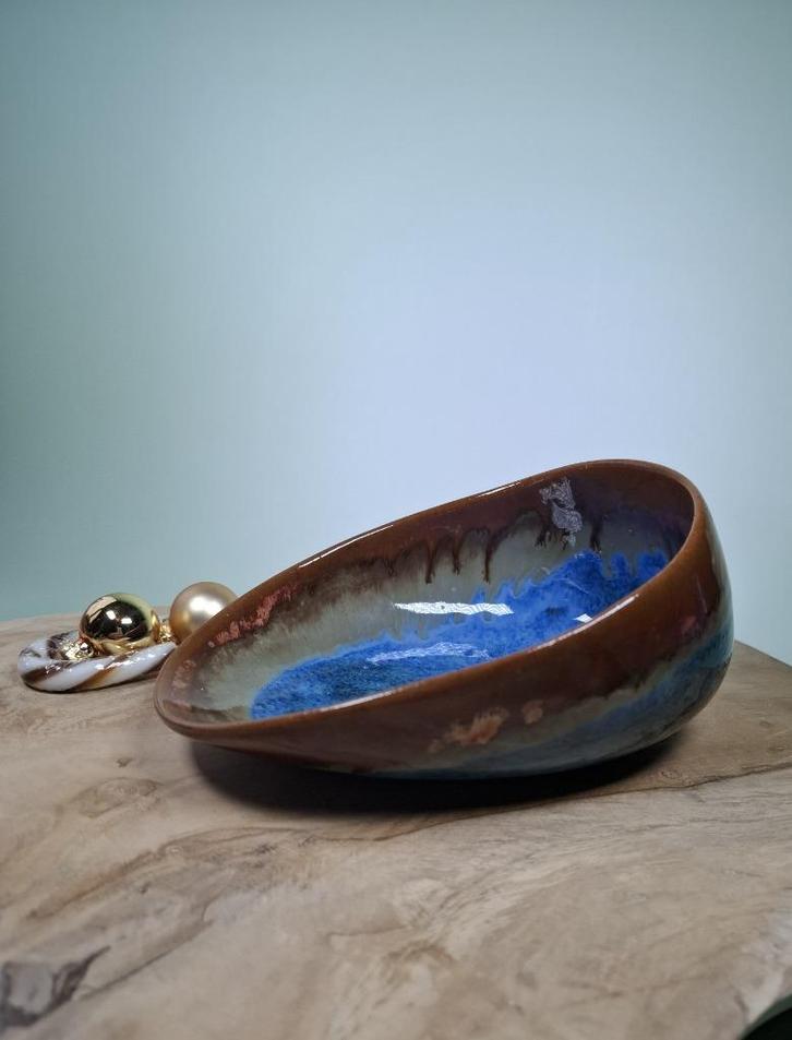 Handgemaakte keramiek schaal Ocean., Huis en Inrichting, Woonaccessoires | Schalen en Manden, Nieuw, Schaal, Overige vormen, Porselein of Keramiek