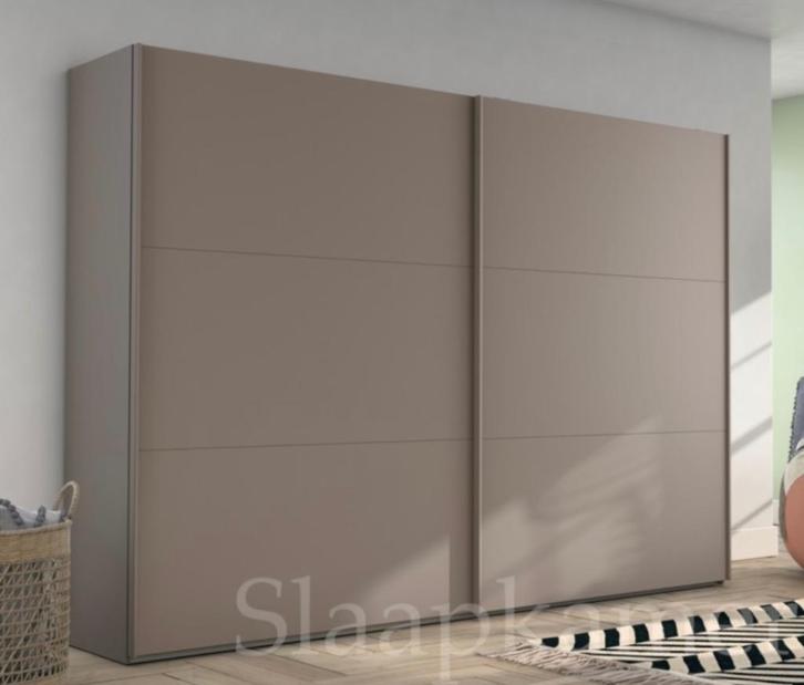 Mooie zweefdeurkast met veel opbergruimte, Huis en Inrichting, Kasten | Kledingkasten, Gebruikt, 200 cm of meer, 200 cm of meer