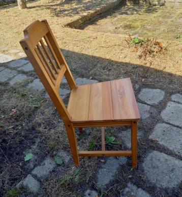 Houten stoel, GRATIS beschikbaar voor biedingen
