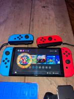 Switch Oled met extras, Spelcomputers en Games, Spelcomputers | Nintendo Switch, Ophalen of Verzenden, Zo goed als nieuw, Met 3 controllers of meer