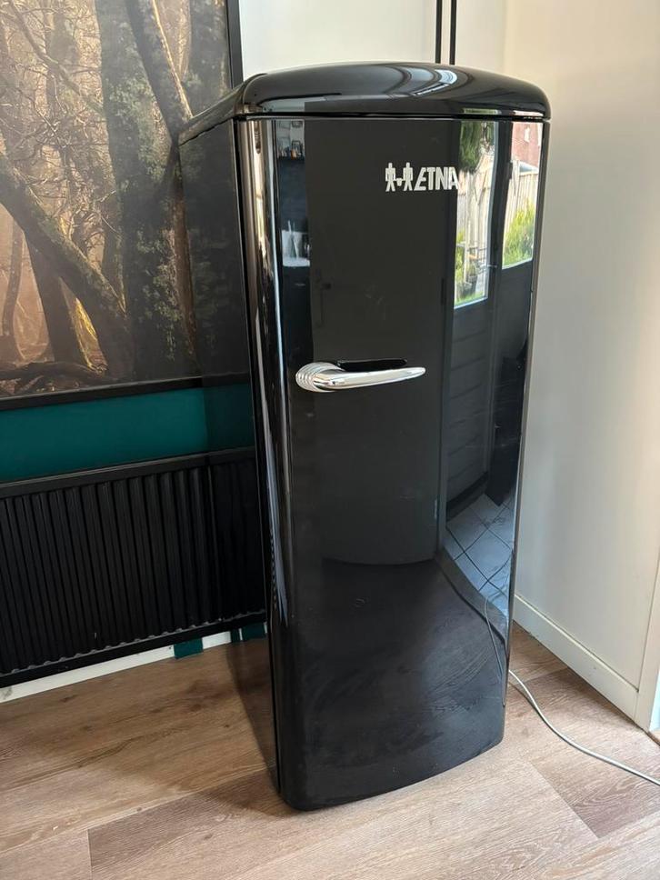 Retro design ETNA koelkast - 4 jaar oud, Witgoed en Apparatuur, Koelkasten en IJskasten, Gebruikt, Met vriesvak, 200 liter of meer