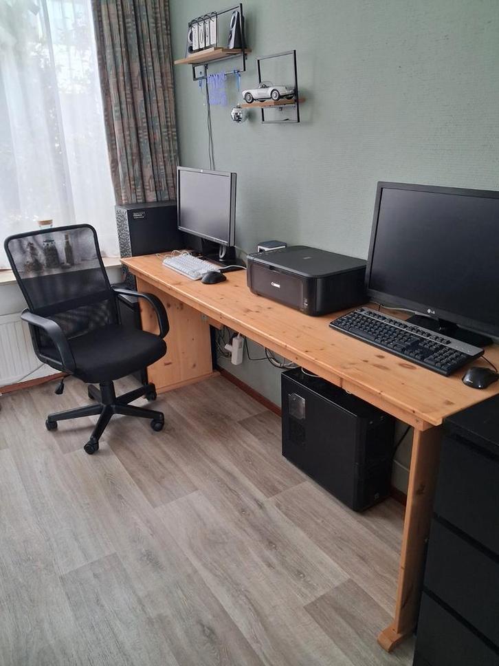 Bureau 2 meter, ruimte besprarend 3 kids of veel speelgoed., Huis en Inrichting, Bureaus, Ophalen